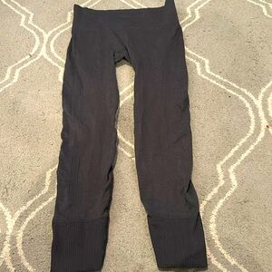 Lululemon swiftly tights. Ribbing for support. Size 2
